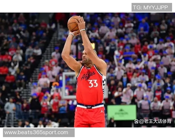 泰伦卢称赞首发球员首节表现出色展现良好比赛风格